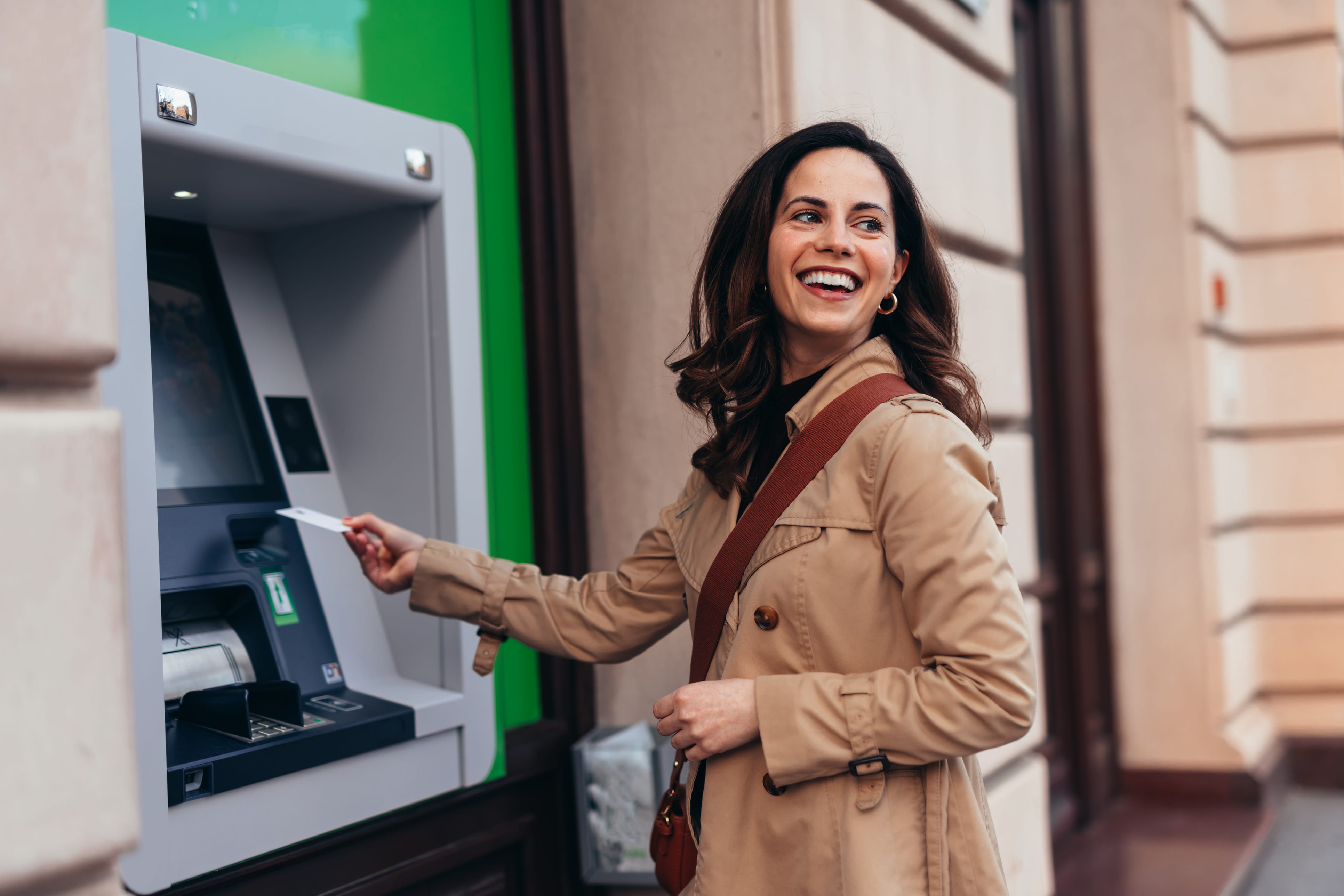 Guía práctica: aprende a usar los cajeros automáticos con seguridad