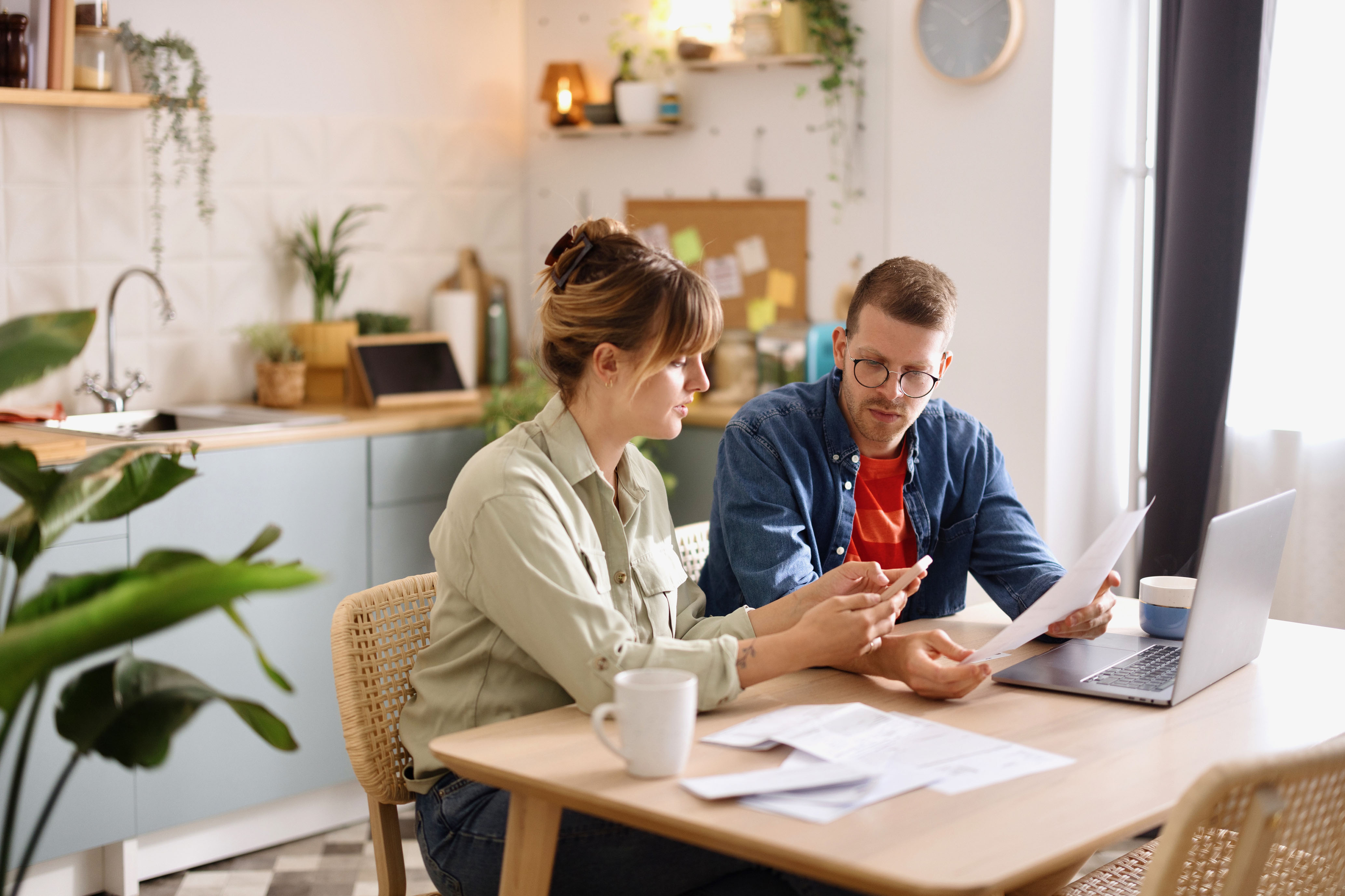 Conoce las diferencias entre CETES y CEDES; elige el mejor.