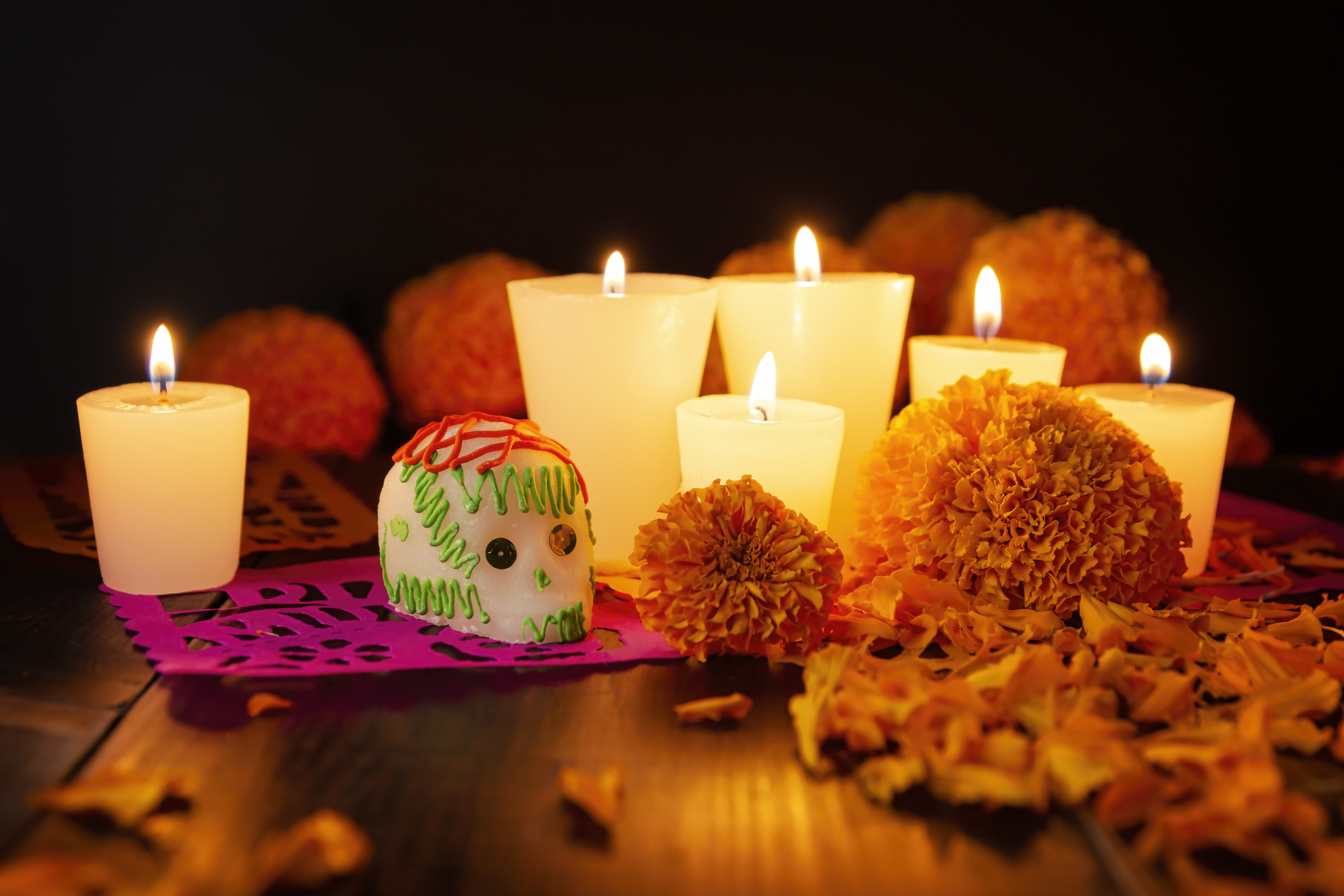 Honra tus finanzas con este altar de Día de Muertos